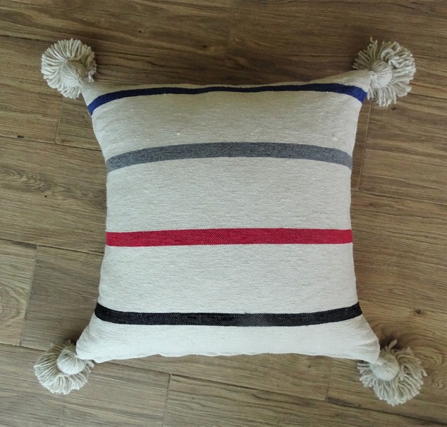 Coussins coton et pompons Cushion with pompons  REF XC 1
