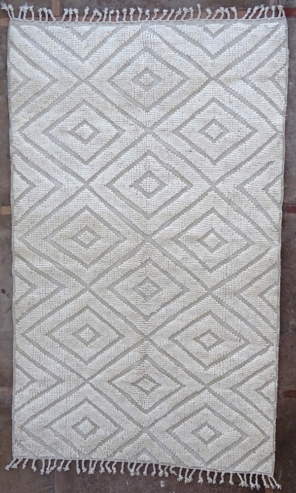 Berber tapijt #BO56009 van de categorie Moderne Beni ourain vloerkleden