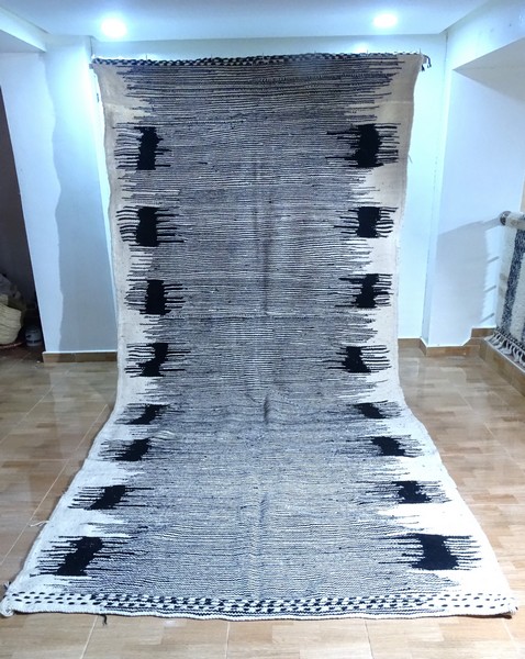 Berber living room rug #ZA63052  type Kilim and Zanafi